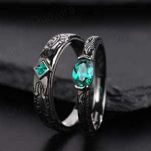 2PCS Vintage Emerald Couple Ring Gothic Engraved Emerald Wedding Rings for Men and Women Black Gold Magic Couple Promise Ring Gift for Him