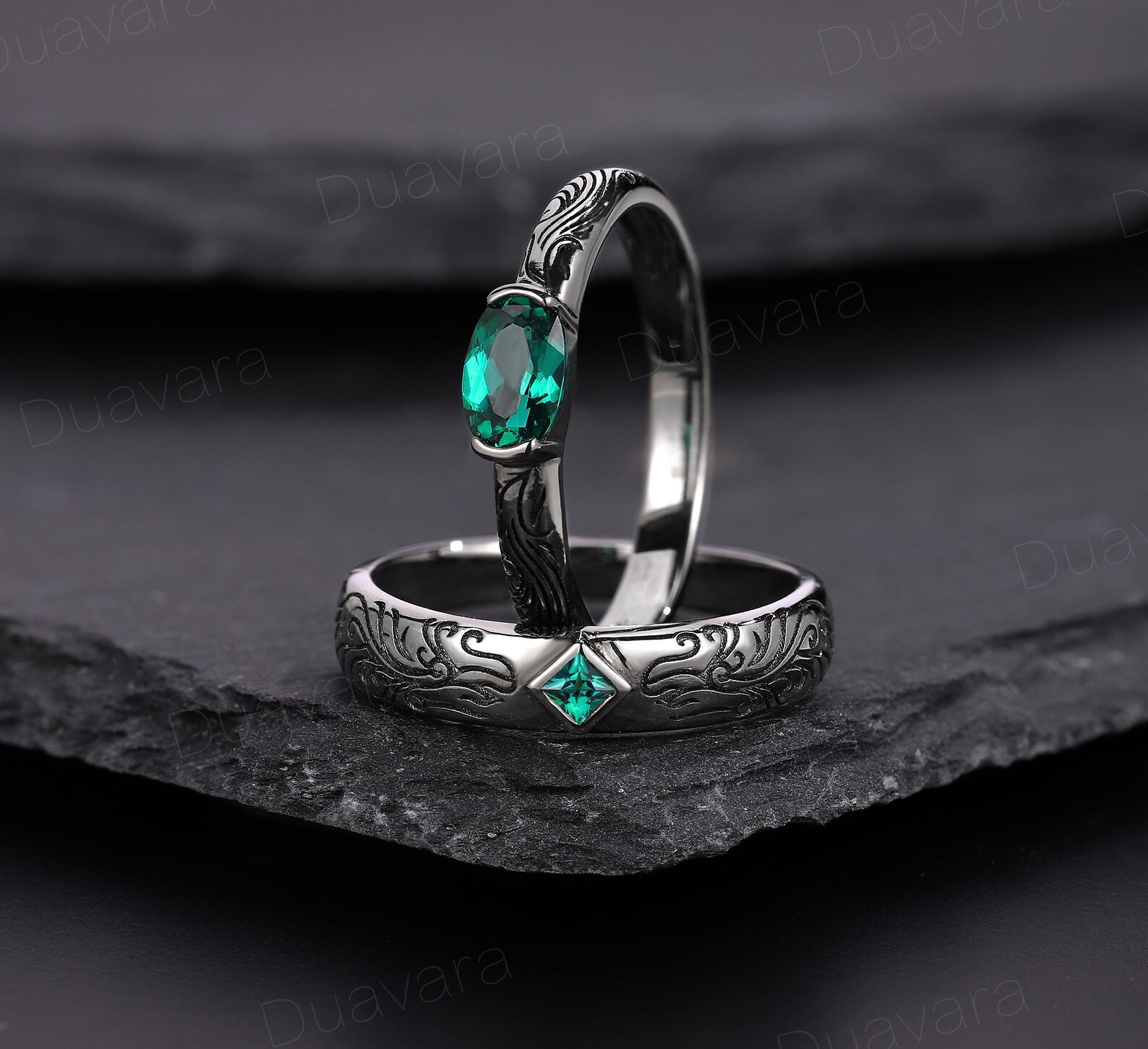 Two Magic Wedding Rings 2PCS Vintage Emerald Couple Ring Gothic Engraved Emerald Wedding Rings ...