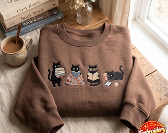 Moletom com bordado de gatos pretos lendo, moletom para amantes de livros, presente aconchegante para leitora.