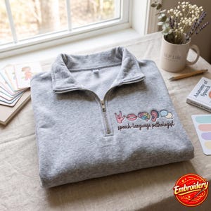Broderad SLP-tröja med kvarts dragkedja, logopedgåva