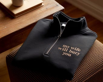 Geborduurd sweatshirt met 'My Wife Will Bury You'-kwartrits, grappig cadeau voor echtgenoot