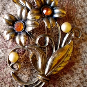 Vintage Gold Floral Rhinestone Pearl Pin