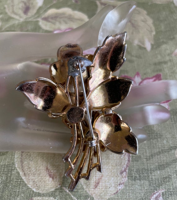 1930's Gold Tone Floral Rhinestone Brooch - image 3