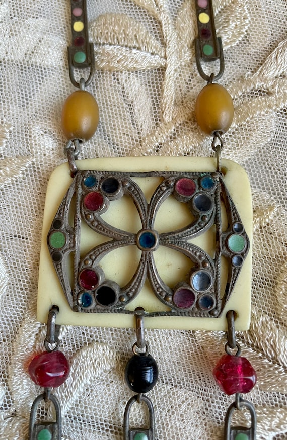 Vintage 1930's Art Nouveau Bakelite Necklace - image 3