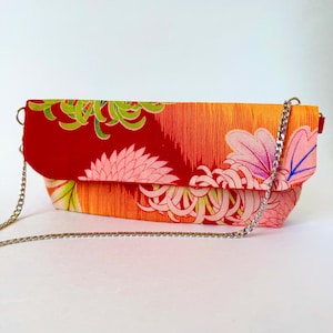 Kleine Upcycled Kimono Clutch - Handgemachte Crossbody-Geldbörse aus Japanstoff, Nachhaltiges Geschenk für Sie