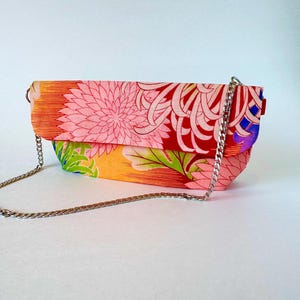 Kleine Upcycled Kimono Clutch - Handgemachte Crossbody-Geldbörse aus Japanstoff, Nachhaltiges Geschenk für Sie
