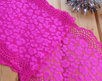 Stretch lace 22 cm - Neon cerise leopard patterned - Sold by the half meter