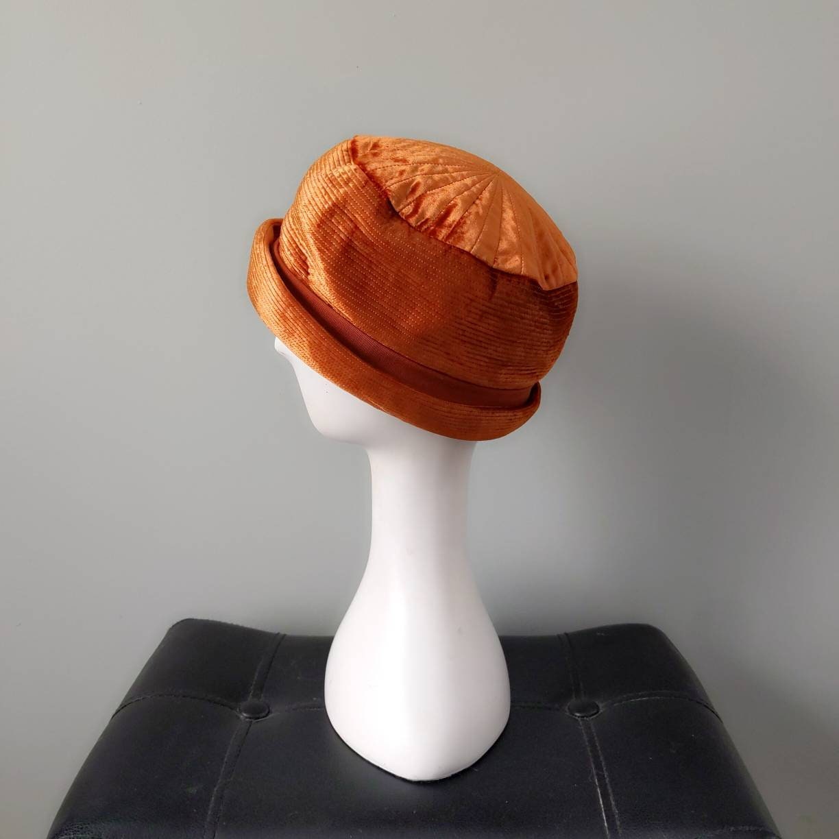 Vtg 1960s Mr. John Jr Halle Brothers Pumpkin Orange Velvet  display picture 2