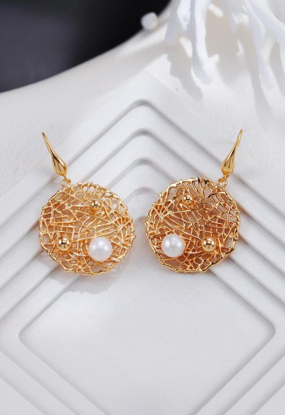 PAIO DI ORECCHINI PENDENTI IN ORO BIANCO, PERLE AUSTRALIANE E DIAMANTI