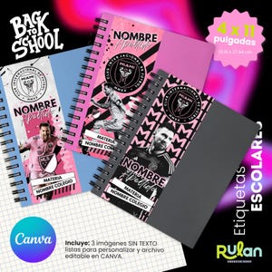 Puede incluir: Cuadernos de espiral con gráficos de jugadores de fútbol. Los cuadernos presentan el texto "Nombre Apellido" y "Materia Nombre Colegio". Los cuadernos son rosas, azules y grises, con el texto "Back to School" en la parte superior.