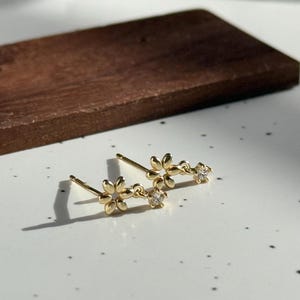 Mini 18K Gold Flower Studs|Dainty Floral Earrings|Minimalist Gold Stud Earrings|Tiny CZ Flower Earrings|Everyday Jewelry|Gift For Her