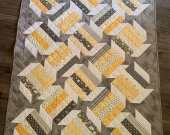 Buttercup gelbe und graue diagonale Streifen und Sterne, 45 x 60 Quilt