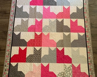 Kitty cat pieced quilt, in Gray and Pink fabric