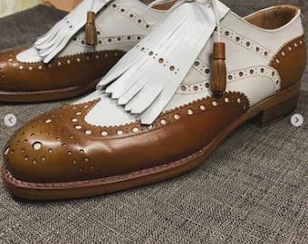 Zapatos Oxford de cuero hechos a mano con puntera de ala – Zapatos de hombre marrones y blancos con borlas