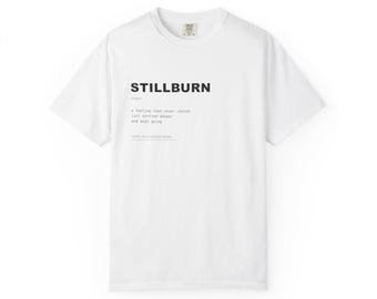 Koszulka Stillburn Lexicon | Koszulka Dark Aesthetic Definition | Koszulka Emotional Residue Concept | Minimalistyczna grafika typograficzna | Odzież Static Dust