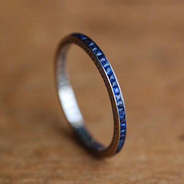 Antique 6 3/4 US Art Deco 1930s platinum and sapphire eternity band