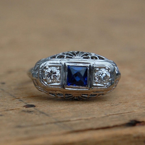 Art Deco 1930s 18K sapphire diamond filigree ring