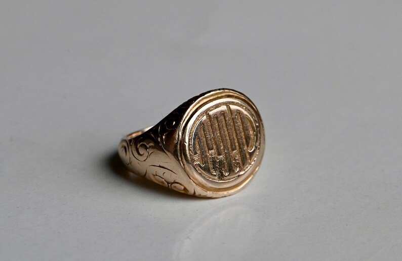 Antique 1920s Art Deco foliate engraved 10K monogrammed signet ring image 4