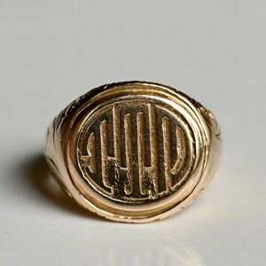 Antique 1920s Art Deco foliate engraved 10K monogrammed signet ring image 6