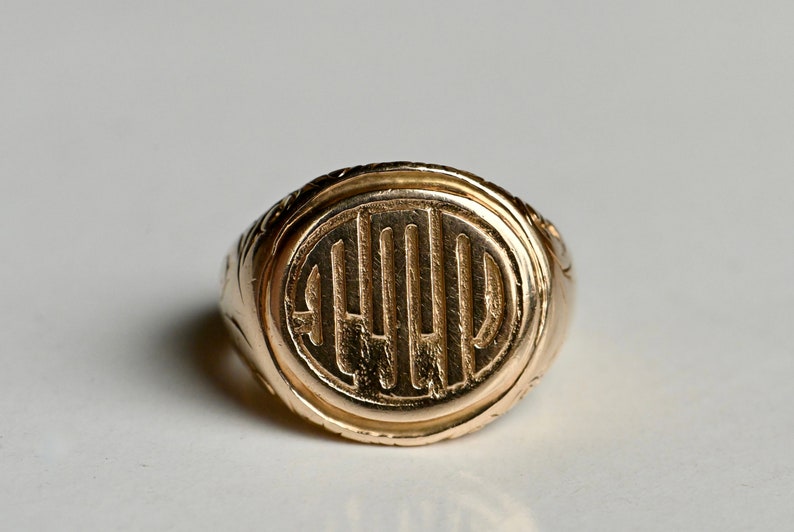 Antique 1920s Art Deco foliate engraved 10K monogrammed signet ring image 6