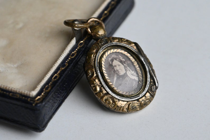 Antique Victorian gold-filled locket with hair work and photograph image 7