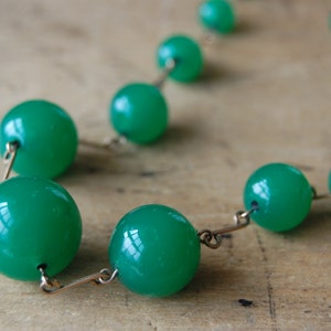 vintage jade glass bead necklace SUGAR SNAP image 1