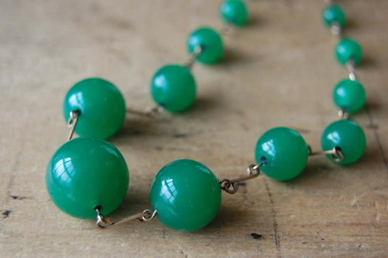 vintage jade glass bead necklace SUGAR SNAP image 1