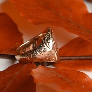 Antique 1920s Art Deco foliate engraved 10K monogrammed signet ring image 7