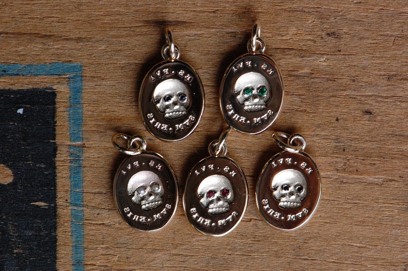 ES FUI 10K EdelsteinAuge Skull Anhänger Victorian Memento Mori Anhänger mit Edelsteinen Bild 9