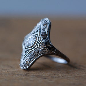 Antique 1920s platinum and diamond filigree cocktail ring GR59 image 3