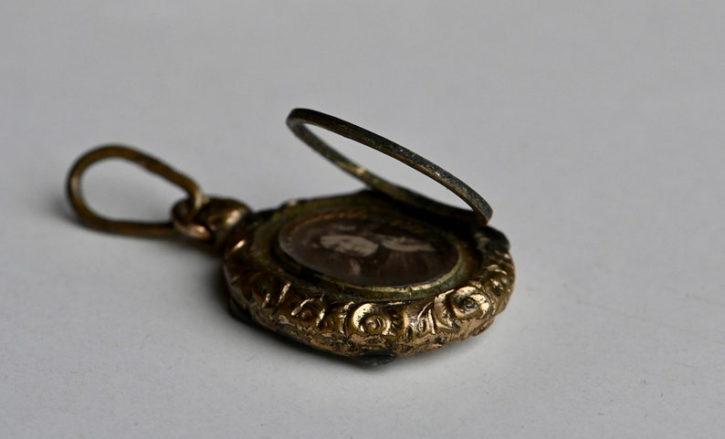 Antique Victorian gold-filled locket with hair work and photograph image 4