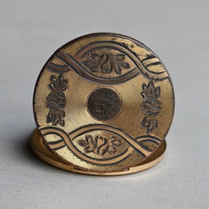 Antique 1910s Edwardian Beatrice photo locket with rosette engravings and monogram