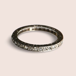 Vintage 4 3/4 US Art Deco 1930s eternity wedding or stacking band