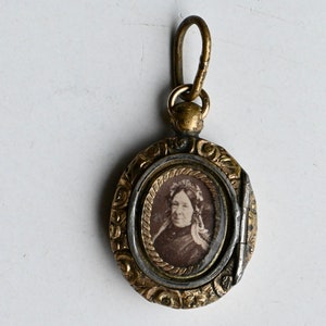 Antique Victorian gold-filled locket with hair work and photograph image 5