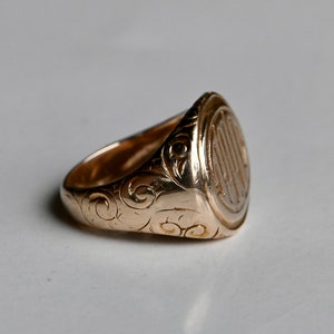 Antique 1920s Art Deco foliate engraved 10K monogrammed signet ring image 3