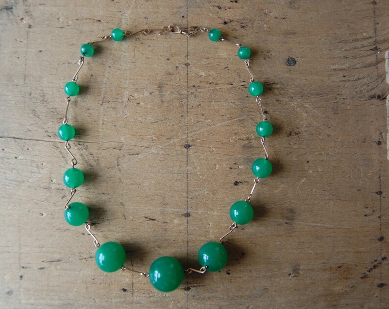 vintage jade glass bead necklace SUGAR SNAP image 2