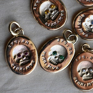 ES FUI 10K EdelsteinAuge Skull Anhänger Victorian Memento Mori Anhänger mit Edelsteinen Bild 7