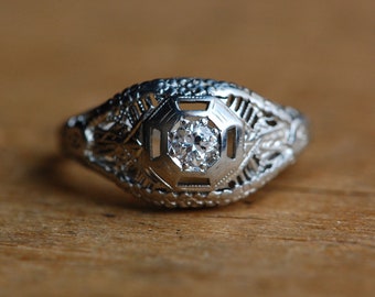 Vintage Art Deco 18K .16 carat diamond filigree engagement ring • EN34