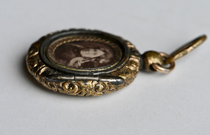 Antique Victorian gold-filled locket with hair work and photograph image 3