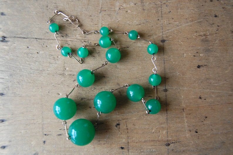 vintage jade glass bead necklace SUGAR SNAP image 3