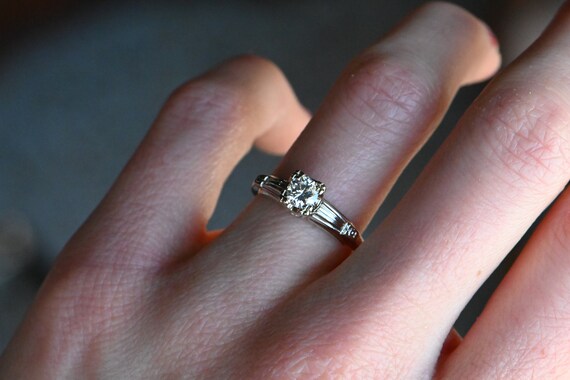 Art Deco 1.30 Carat Diamond Engagement Ring - GIA E SI1