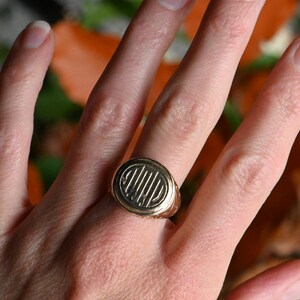 Antique 1920s Art Deco foliate engraved 10K monogrammed signet ring image 9