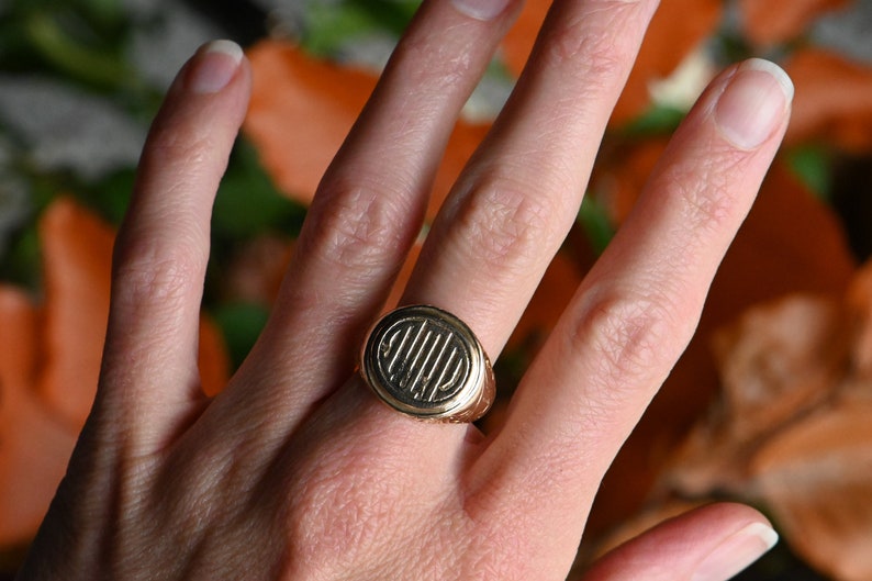 Antique 1920s Art Deco foliate engraved 10K monogrammed signet ring image 9