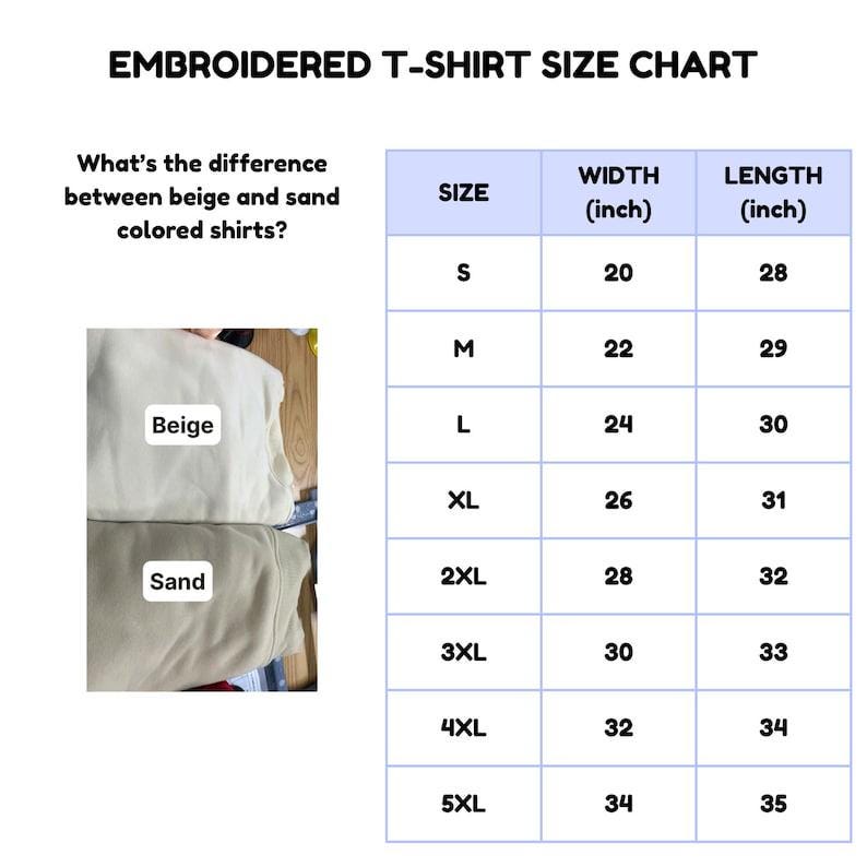 Puede incluir: Tabla de tallas de camisetas bordadas con medidas en pulgadas. La tabla incluye tallas de la S a la 5XL, con las medidas correspondientes de ancho y largo. La imagen tambi&eacute;n muestra camisetas de color beige y arena.
