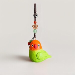 Porte-clés perroquet en bois fait main - Mignon et créatif. Idéal pour voiture/sac d'école, cadeau parfait pour les amateurs d'oiseaux. Cadeau idéal pour un ami, un ami ou un membre de la famille