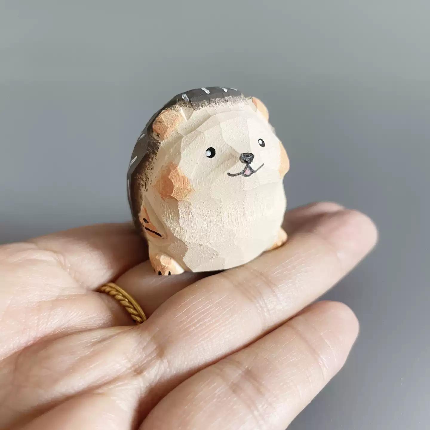 手彫りの木製アナグマの置物：ユニークな手作りのオーナメント - Etsy 日本