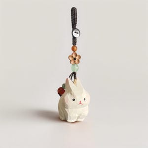 Lapin en bois sculpté sculpté à la main, porte-clés tissé, pendentif de sac d'école de voiture, décoration à suspendre, cadeau d'anniversaire pour mascotte