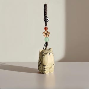 Sculpture en bois faite à la main de fleur de chat, porte-clés créatif de voiture mignon de chat, pendentif de cartable, suspension exquise, cadeau d'anniversaire