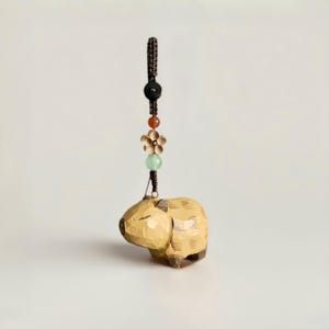 Pendentif porte-clés Capybara en bois sculpté à la main, pendentif de sac d'école Capybara, porte-clés de voiture, cadeau d'anniversaire, cadeau idéal pour un ami, meilleur ami, famille