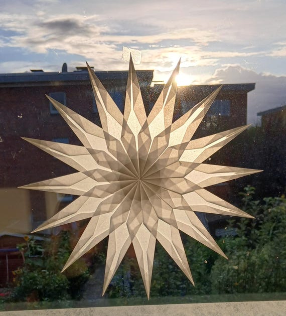 Sterne aus Transparentpapier Fenstersterne Transparentsterne Fensterdeko Fensterbild weiß 30 cm